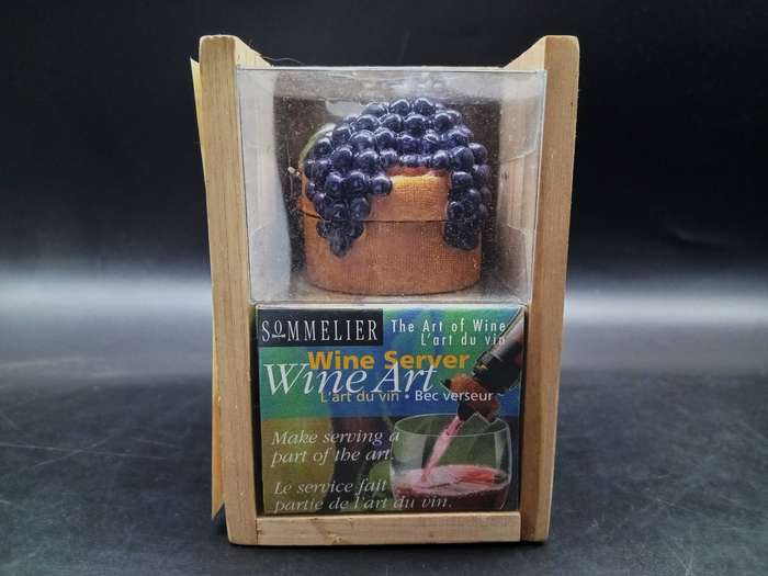 Vintage! Wine Bottle Stopper / Pourer