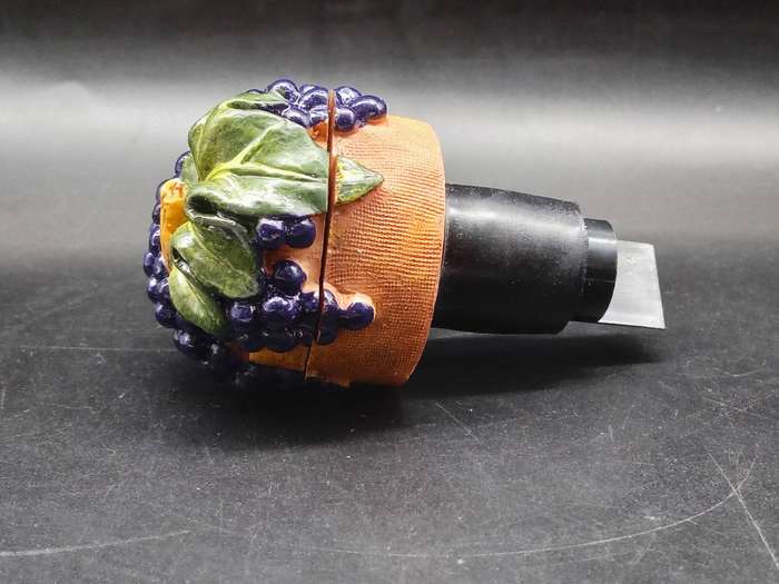 Vintage! Wine Bottle Stopper / Pourer