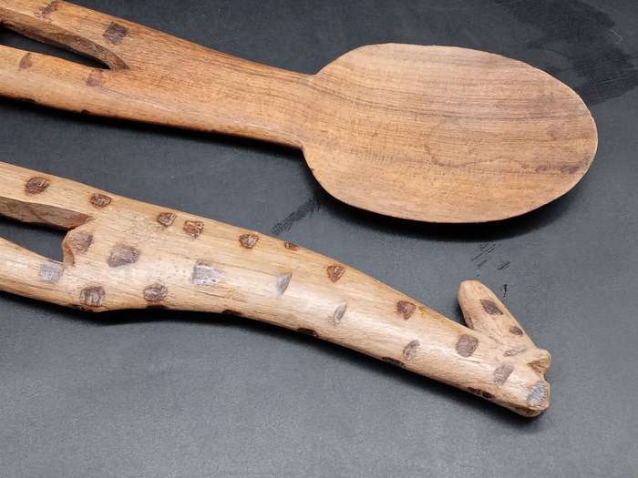 Vintage! Wooden Hand Carved Giraffe Serving Salad Set