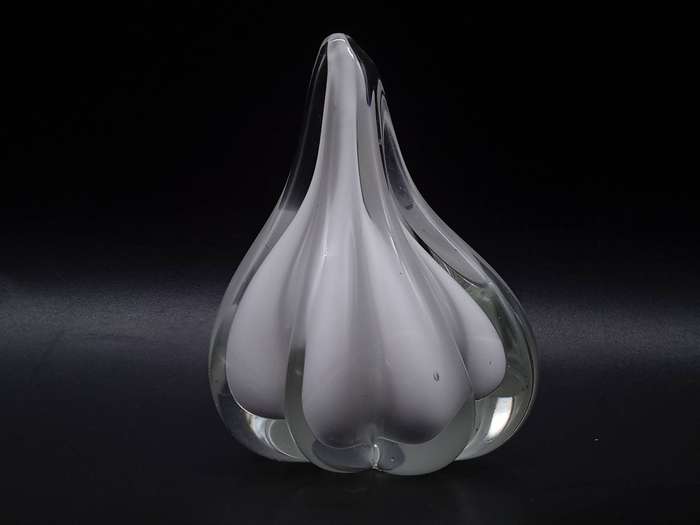 Vintage! Garlic Clove Art Glass Paperweight / Figurine.
