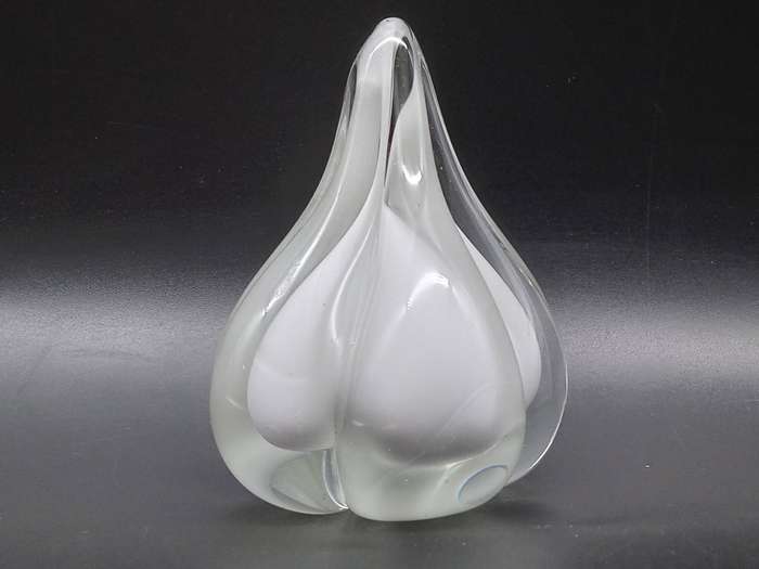 Vintage! Garlic Clove Art Glass Paperweight / Figurine.