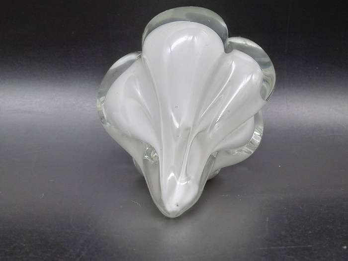 Vintage! Garlic Clove Art Glass Paperweight / Figurine.