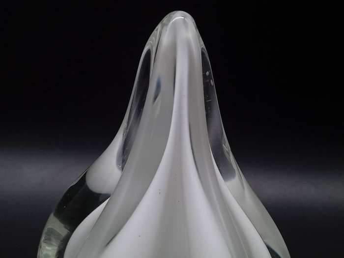 Vintage! Garlic Clove Art Glass Paperweight / Figurine.