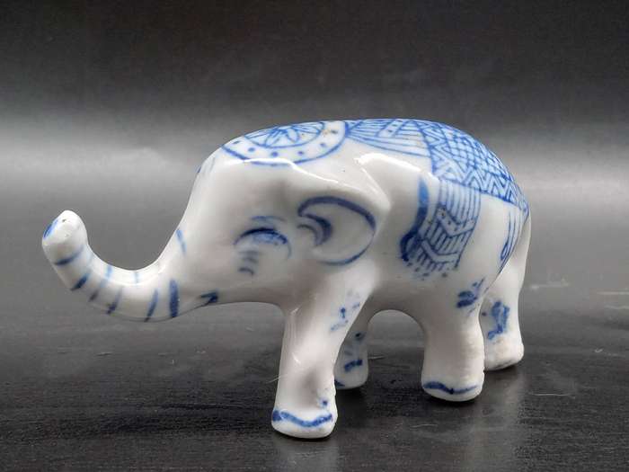 Vintage! Chinese - Hand Painted - Porcelain - Elephant in blue and white