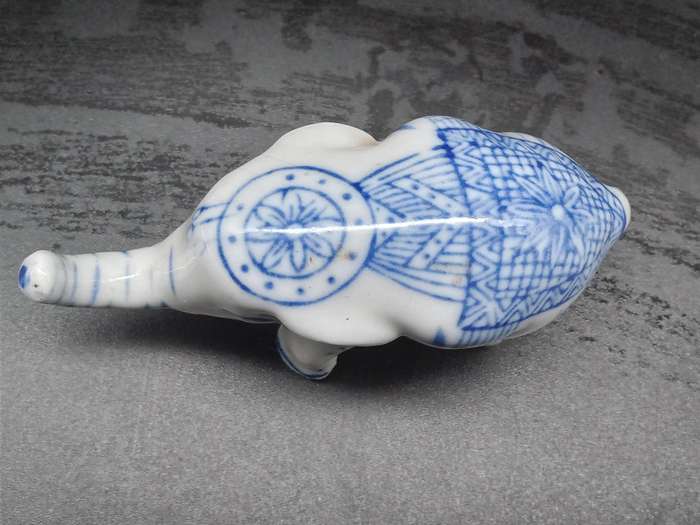 Vintage! Chinese - Hand Painted - Porcelain - Elephant in blue and white