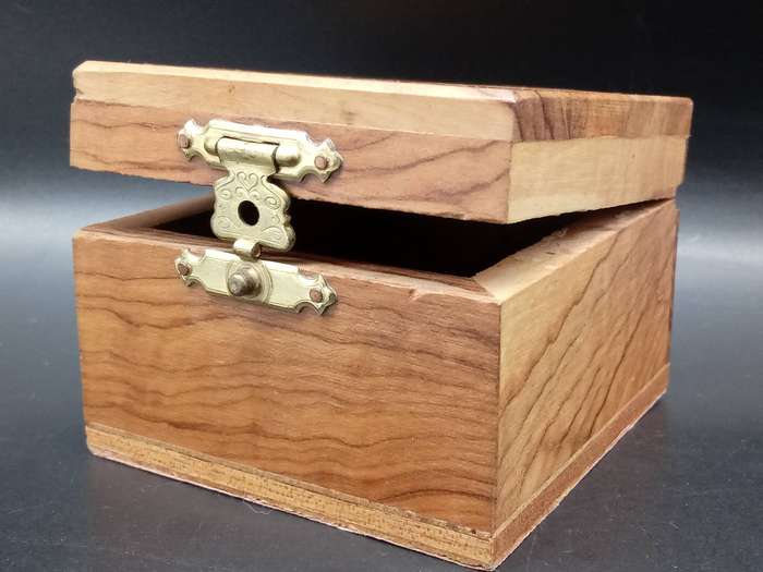 Vintage! Jerusalem - Olive wood - Small - Chest/ Trinket Box