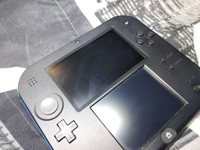 Nintendo 2DS with 4gb memory card and charger