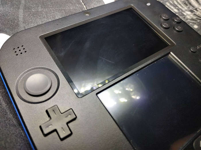 Nintendo 2DS with 4gb memory card and charger
