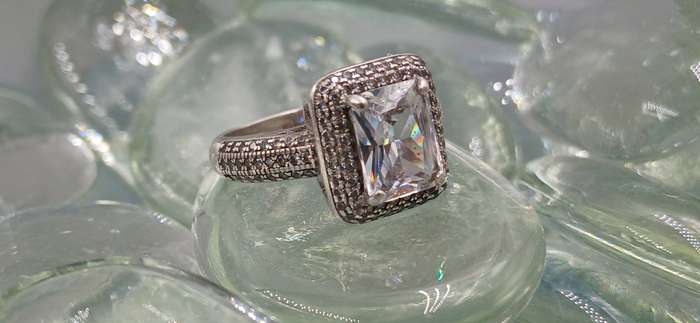 Elegant Sterling Silver Ring