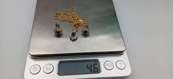 Elegant 9ct Necklace Set