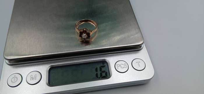 9ct Garnet and Pearl Ring