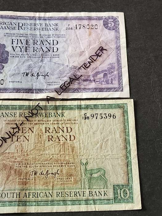 TW de Jongh Five Rand 3rd issue 1975 and Ten Rand 1st issue 1967 - as per photograph