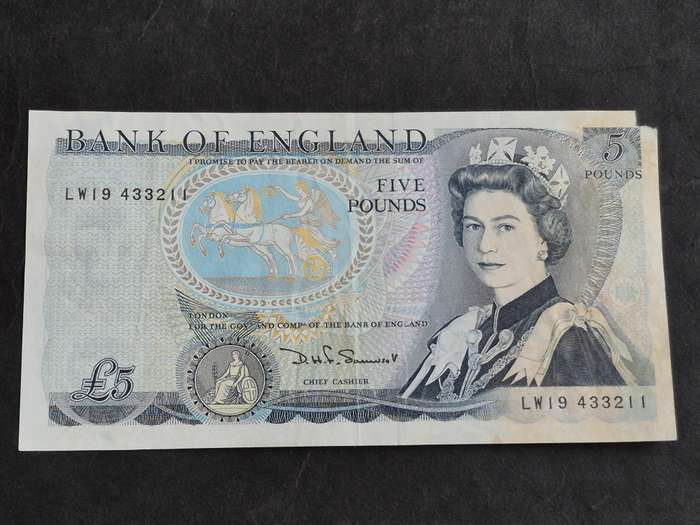 Bank of England Five Pounds (tear top right side)