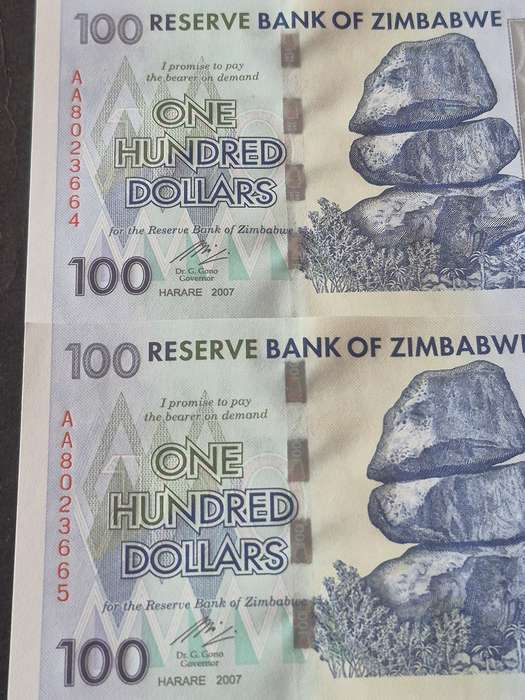 2 x Reserve Bank of Zimbabwe 100 Dollars AA series Harare 2007 consecutive numbers (nice condition)