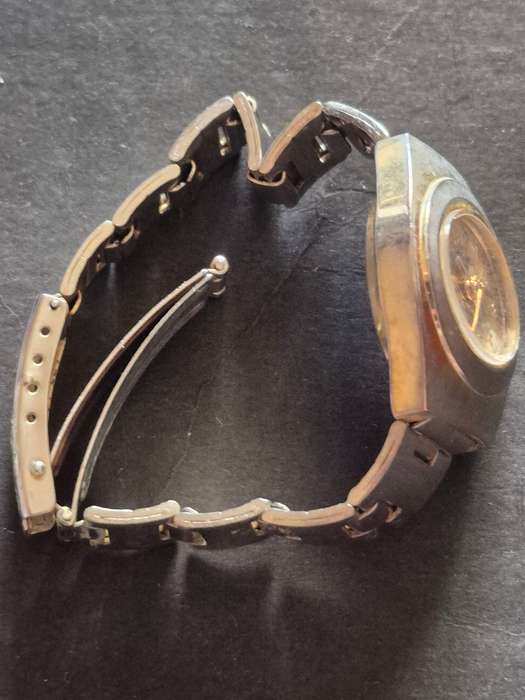 Vintage Ladies Roma 17 Jewels Water Resistant Anti Magnetic Watch (not working)