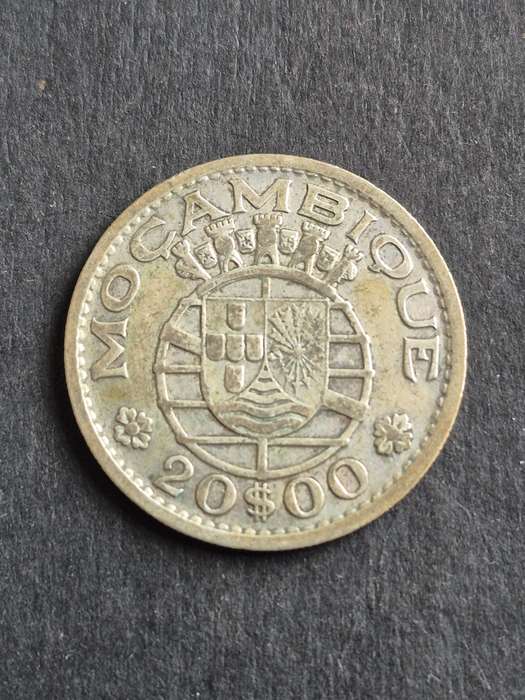 Republica Portuguesa Mozambique 20 Escudos 1955 Silver .720