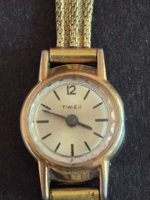 Vintage Ladies Timex Wrist Watch (not working)