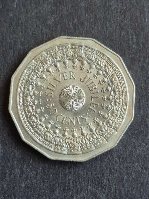 UK 50 Cents Silver Jubilee 1977