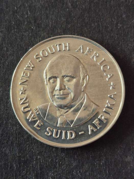 New SA Leader of the National Party Silver Medallion 1990  18.3g