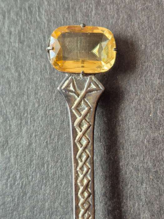 Citrine Kilt Pin Hallmark Silver total weight 8.6g Makers Mark RA