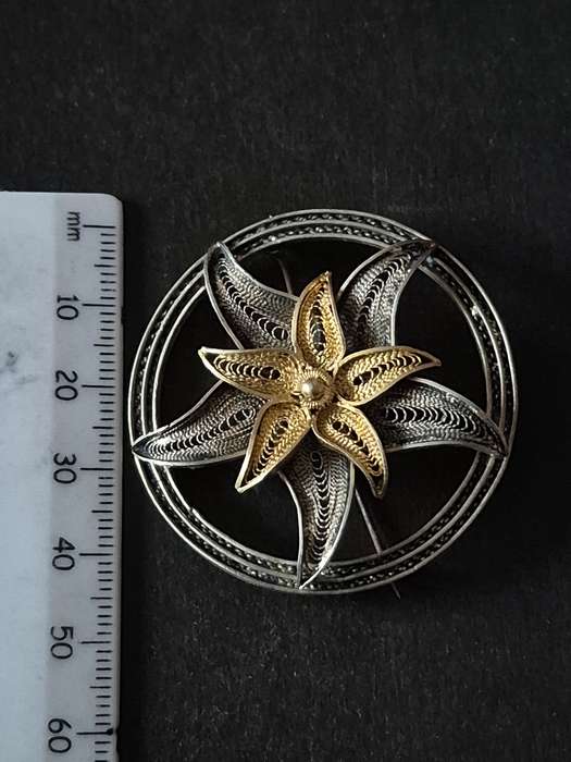 Filigree Brooch - Gilt Sterling Silver 11.6g