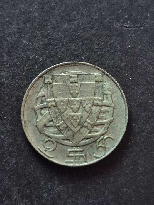 Portugal 2 1/2 Escudos 1943 Silver