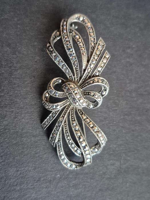 Sterling Silver Vintage Marcasite Brooch 10.7g