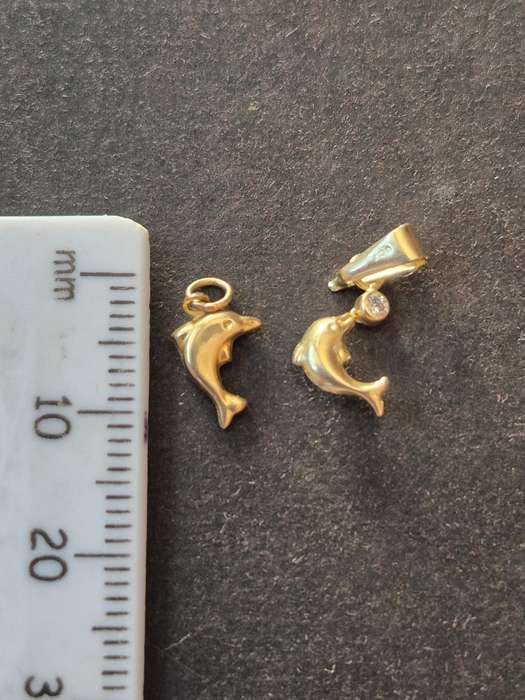 2 x 9ct Gold Dolphin Charms 0.2g