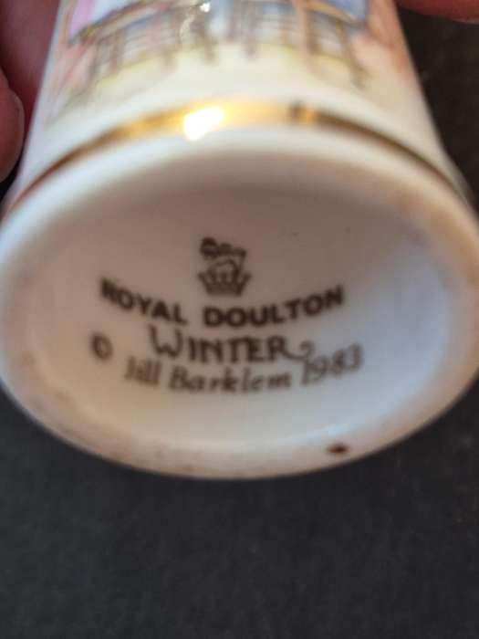 Royal Doulton Winter Thimble Jill Barklem 1983 "The Little Children "