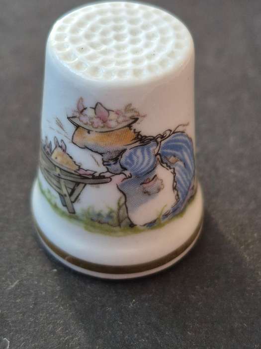 Royal Doulton Spring Thimble Jill Barklem 1983 "Mrs Apple"