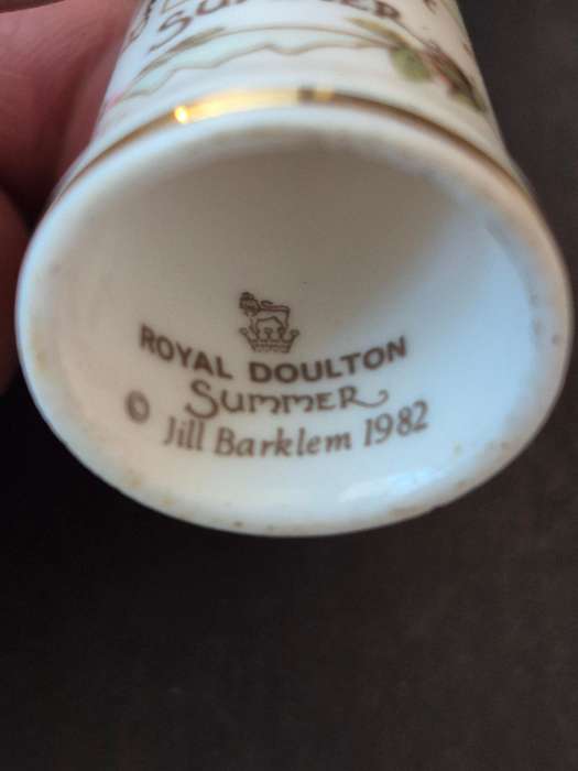 Royal Doulton "Summer" Jill Barklem 1982 Thimble Bramley Hedge