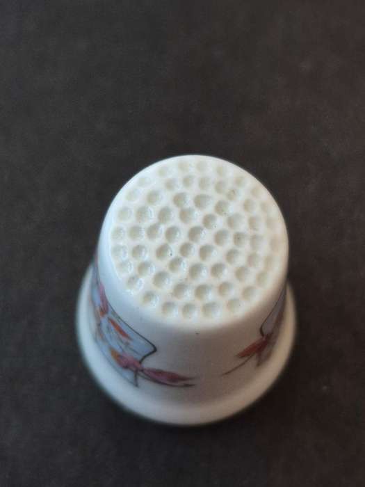 Royal Doulton "Winter" Jill Barklem 1982 Thimble Bramley Hedge