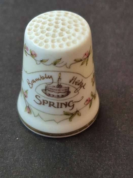Royal Doulton "Spring" Jill Barklem 1982 Thimble Bramley Hedge