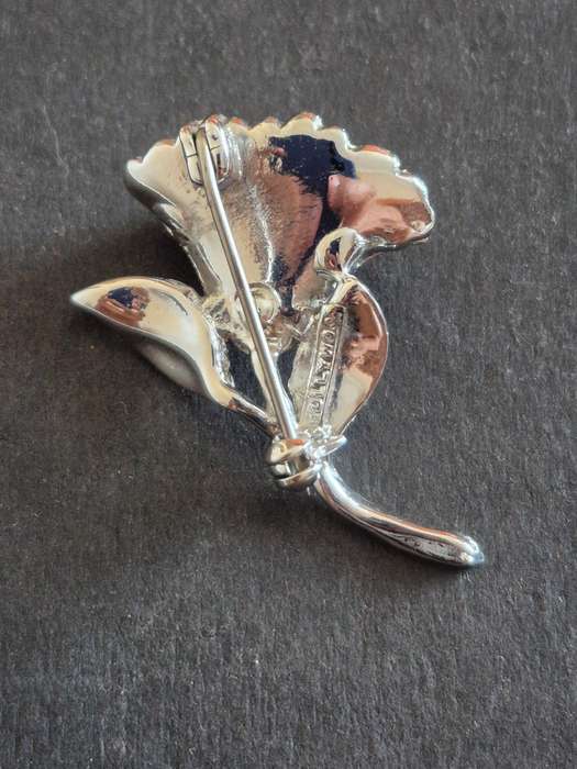 Vintage Marcasite Simulated Pearl Brooch (Silver toned)