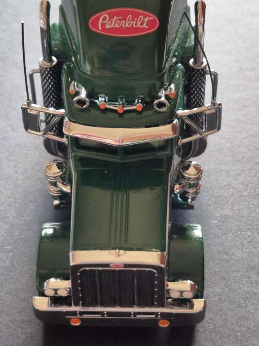 Matchbox 1:43 Peterbilt Cab Green Long Nose with Air Scoop (excellent condition)