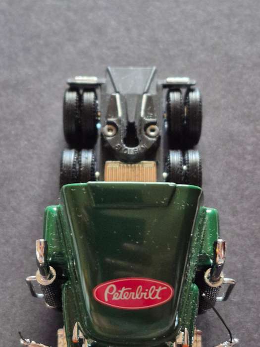 Matchbox 1:43 Peterbilt Cab Green Long Nose with Air Scoop (excellent condition)