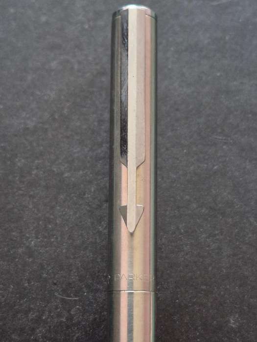Vintage Parker Rollerball Pen made in England (needs refill)