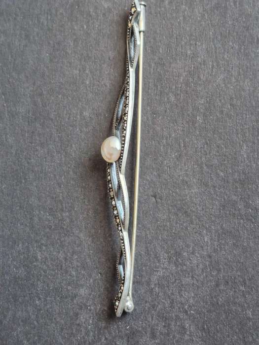 Vintage Marcasite Silver Brooch stamped. 935  4.1g with Pearl 70mm