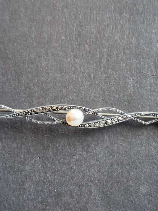 Vintage Marcasite Silver Brooch stamped. 935  4.1g with Pearl 70mm