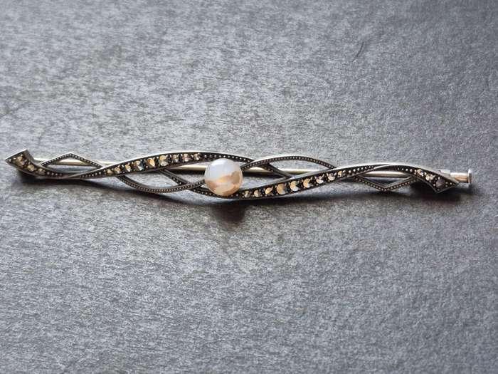 Vintage Marcasite Silver Brooch stamped. 935  4.1g with Pearl 70mm