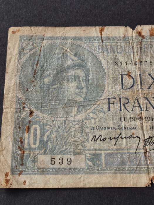 France 10 Francs 1941 (tears/marks)