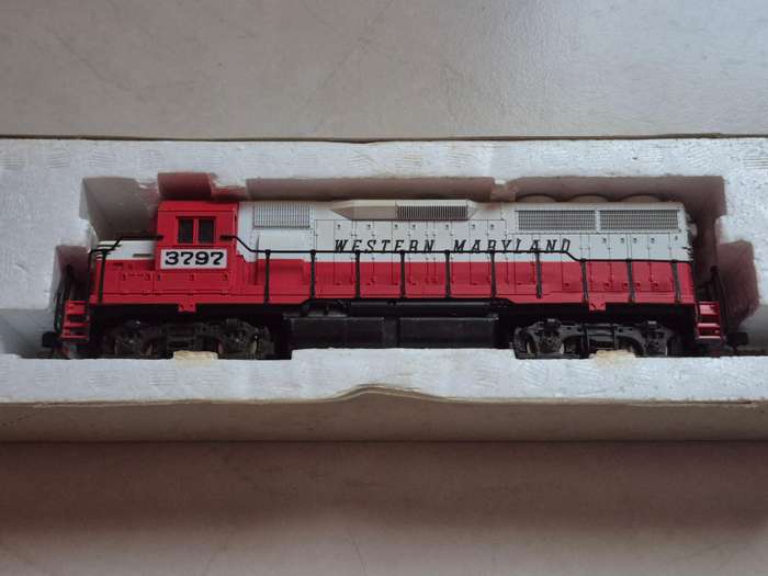 Atlas Roco 7039 WM Western Maryland GP40 HO Gauge