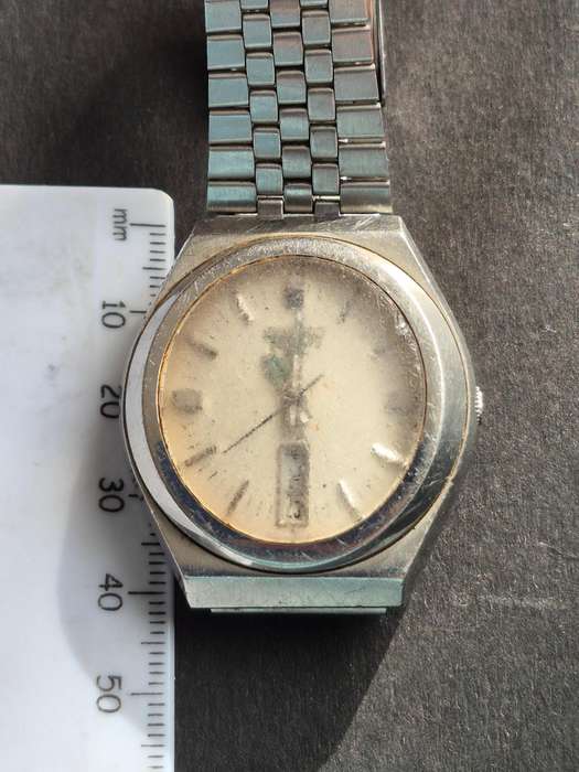 Vintage Seiko Quartz Water Resistant no. 511074 (untested) sold as is