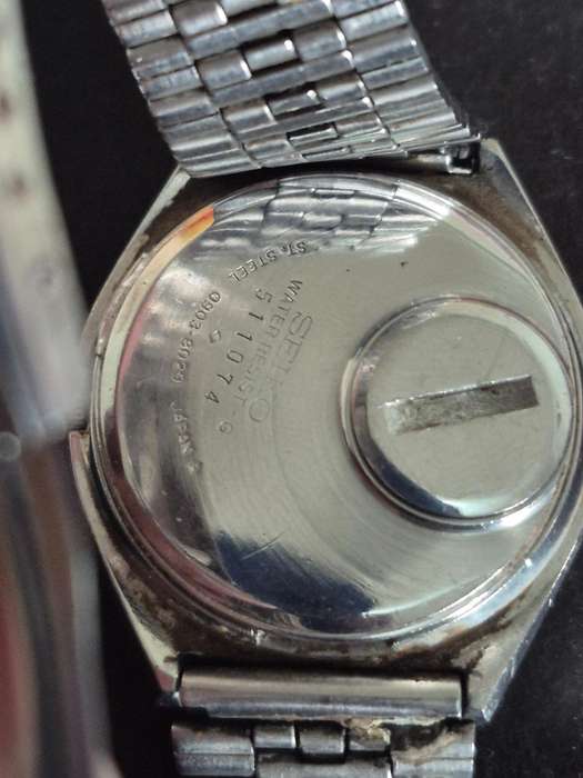 Vintage Seiko Quartz Water Resistant no. 511074 (untested) sold as is