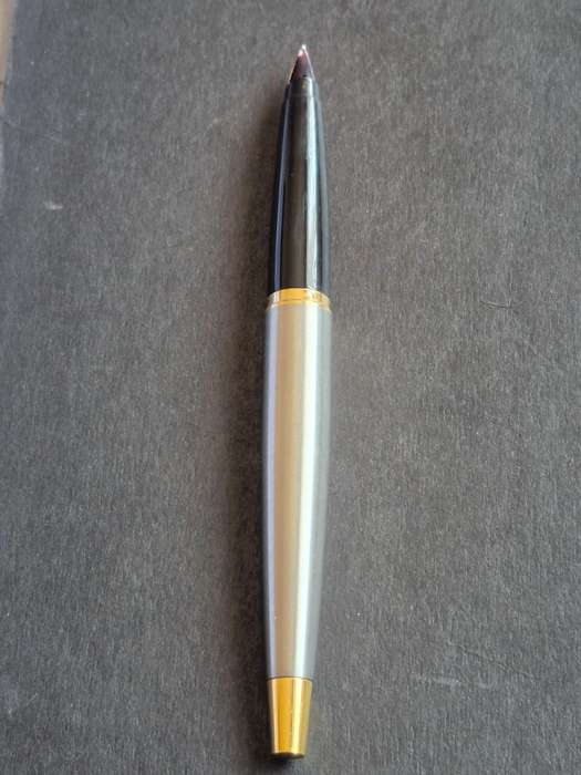 Vintage Two Toned Parker Fountain Pen (excellent condition)