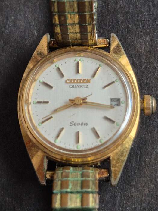 Vintage Ladies Citizen Quartz (back missing) not tested