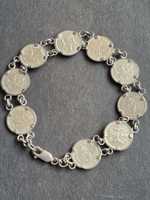 Rhodesia 2 1/2 Cents (Tickey) and Rhodesia and Nyasland Threepence Bracelet 9.25 Silver mount/catch