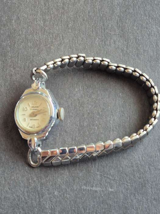 Vintage Wilson 17 Jewels Antimagnetic Ladies Wrist Watch (not working) face is loose