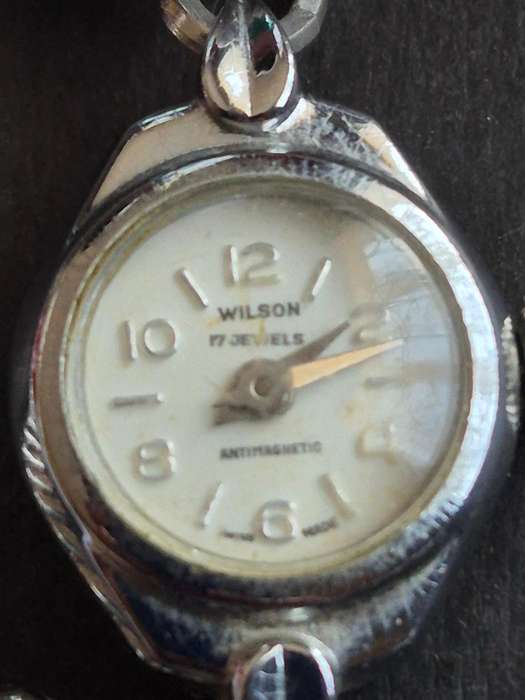 Vintage Wilson 17 Jewels Antimagnetic Ladies Wrist Watch (not working) face is loose