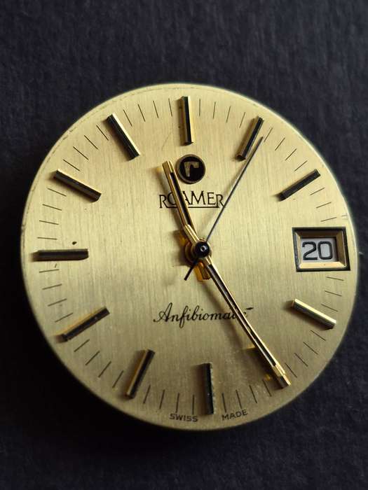 Vintage Roamer 17 Jewels Movement-winder loose - not working